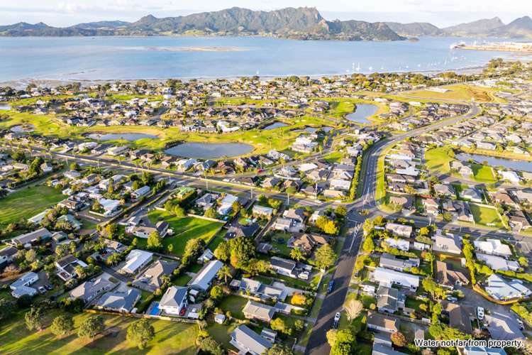 6 Shearwater Street One Tree Point_43