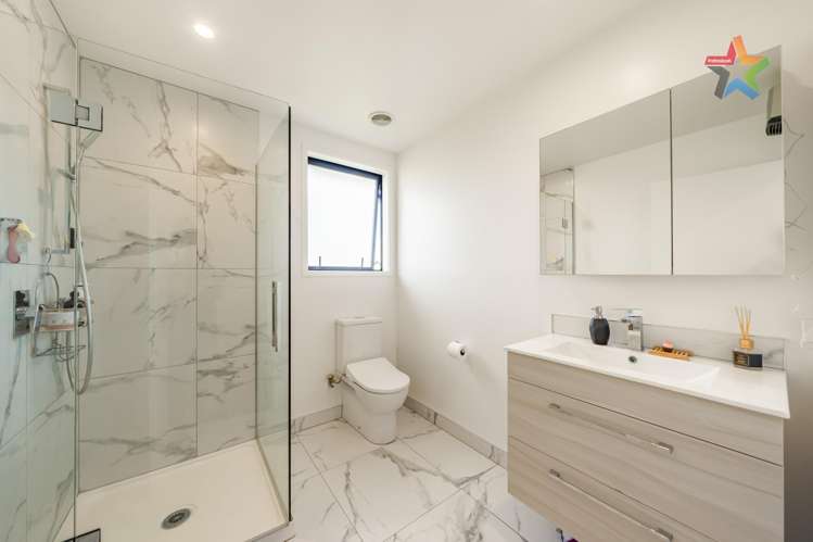 8/97 Whites Line East Waiwhetu_7