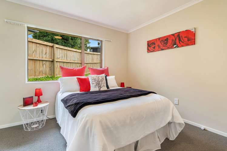 8 Elder Place Massey_8