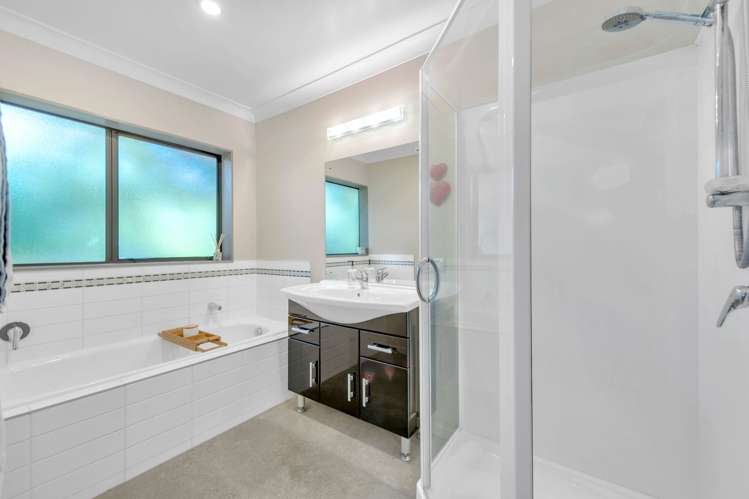 6 Billabong Place Botany Downs_13