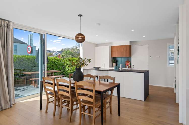 1/14 Andover Street Merivale_8