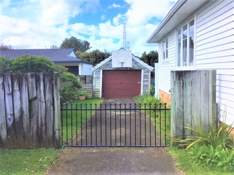 13 Flanshaw Road Te Atatu South_11