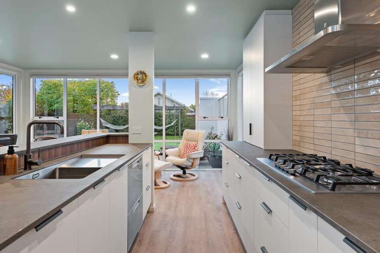 74 Regency Crescent Redwood_3