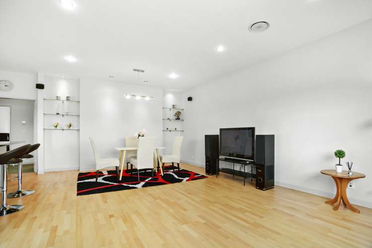 15 Paparoa Crescent Aotea_6