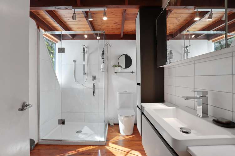 8 Valley View Road Titirangi_13