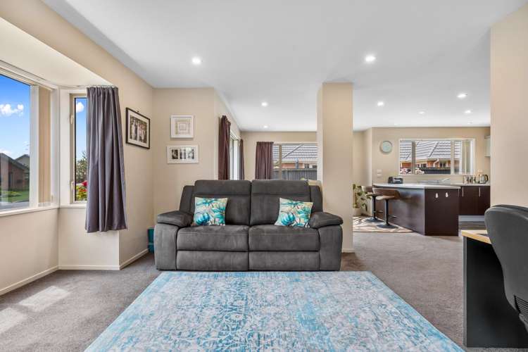 7 Strathmore Gardens Burwood_3