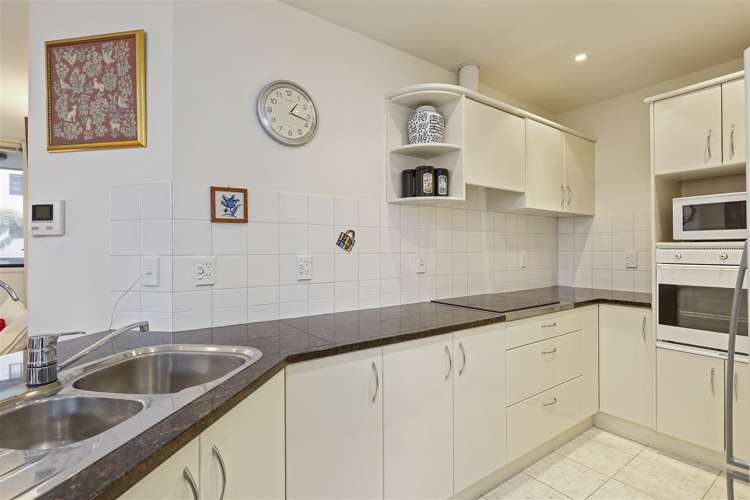 1a/171 Hurstmere Road Takapuna_5