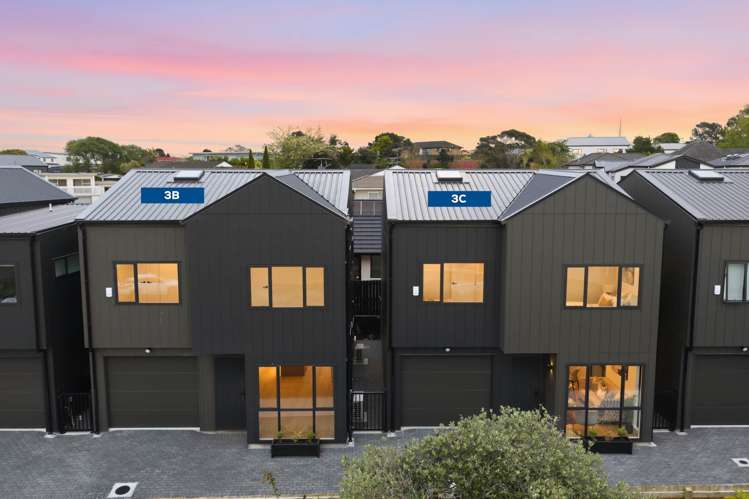 3B & 3C Towra Place Botany Downs_16
