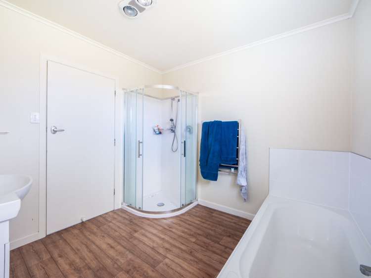 9 Tiroroa Avenue Te Atatu South_13