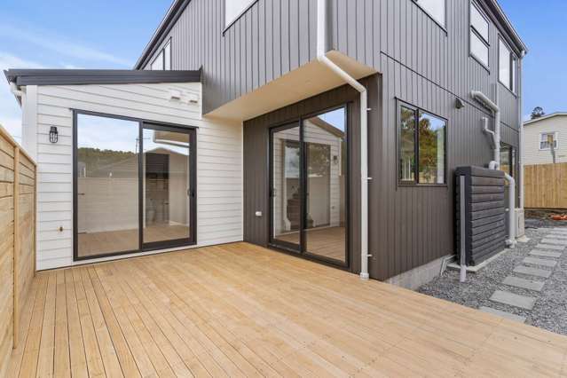 Near New Townhouse with Garage + Extra Off Street Carpark