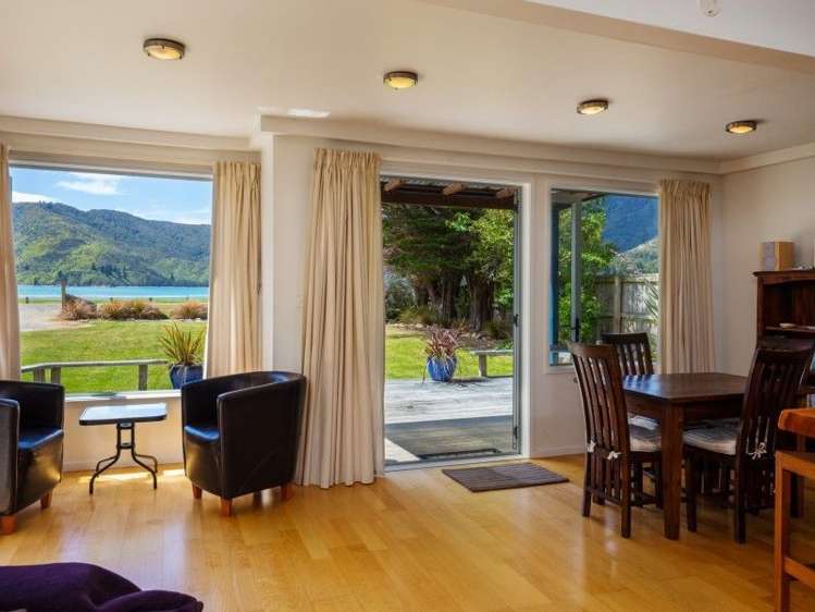 2 Esplanade Okiwi Bay_7