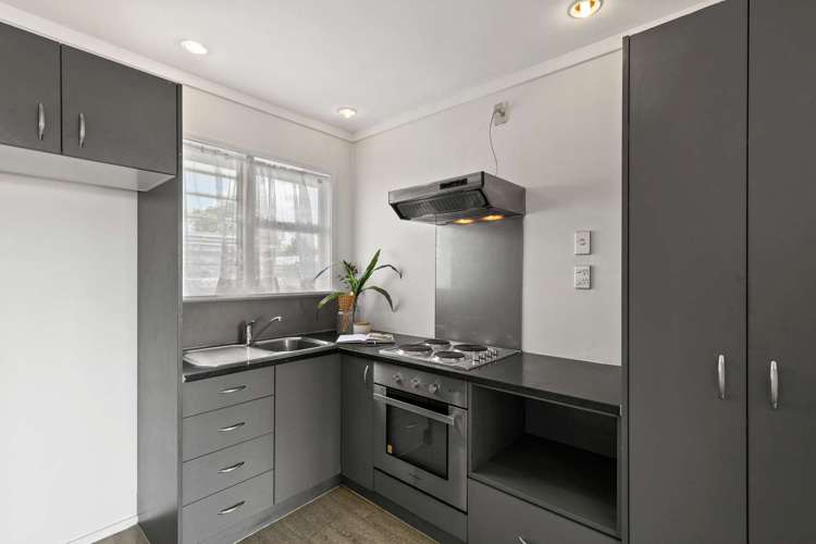 8/2A Ewenson Avenue_3