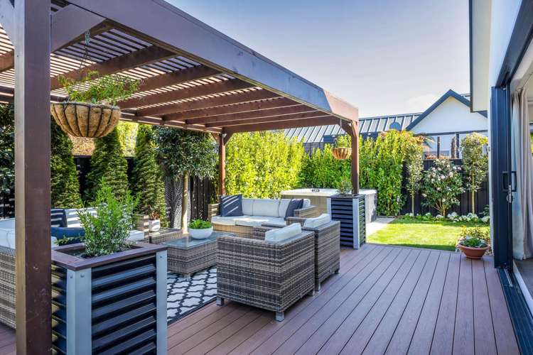 6 Waitikiri Square Parklands_25