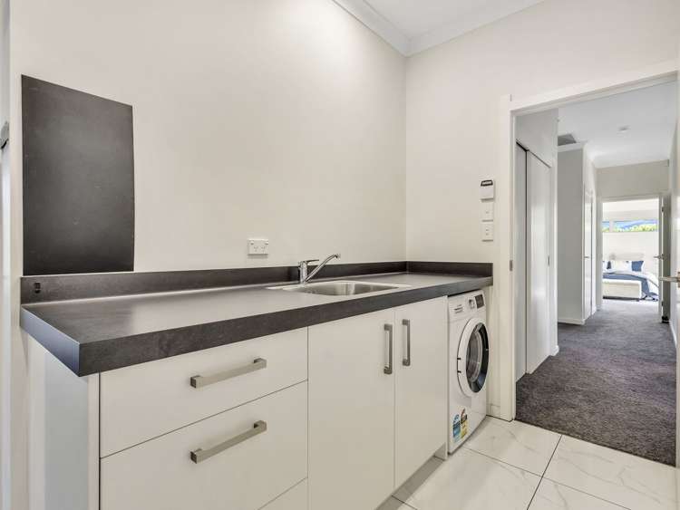 2 Drovers Way Frimley_21