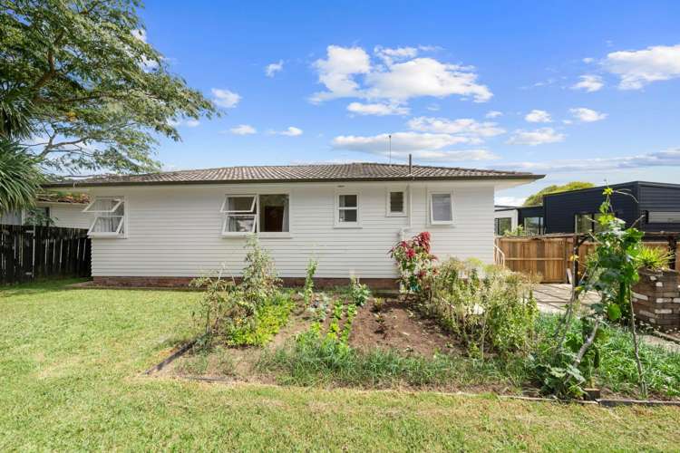 10 Hobart Crescent Wattle Downs_12