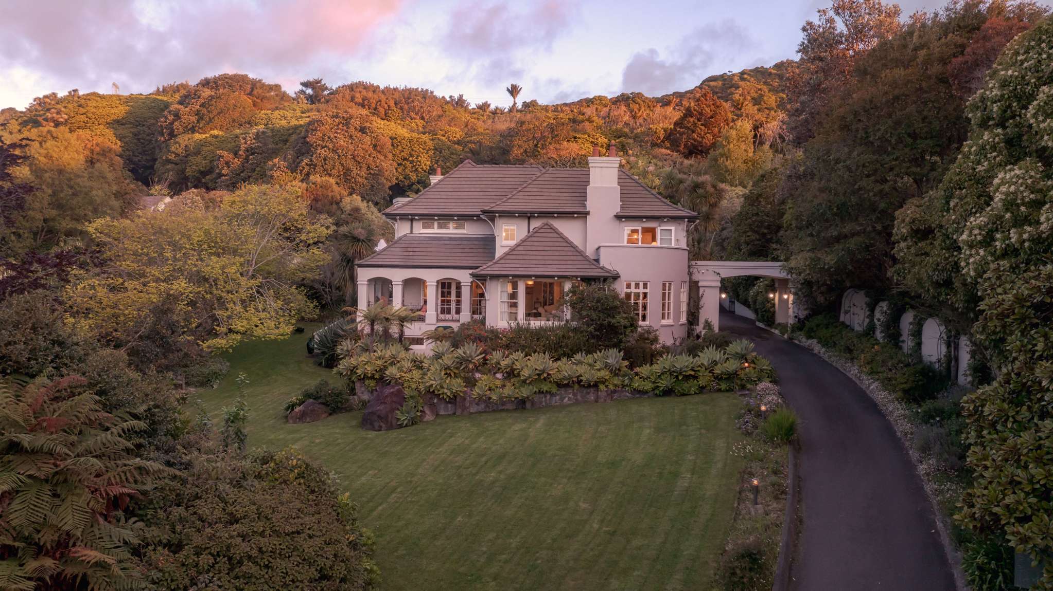 Kapiti Coast lodge that secretly hosted Tiger Woods is for sale