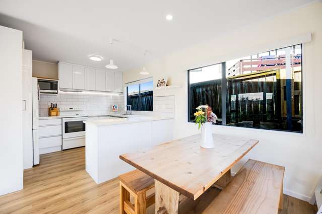 15B Greta Place Stanmore Bay_3