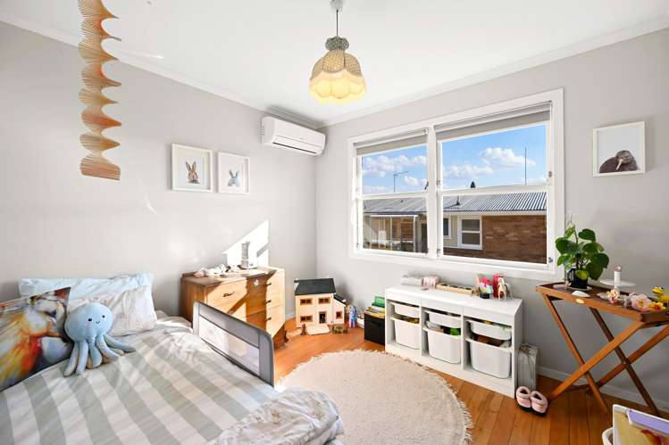 1 Garden Heights Avenue Glenview_14