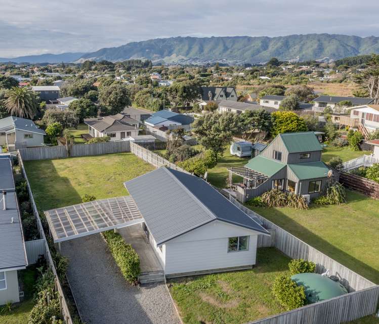 7 Eruini Street Waikanae Beach_3