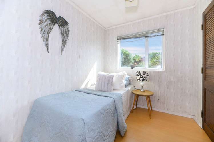 2/12 Willis Street Torbay_13