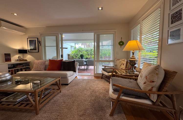 10/25 The Strand Onetangi_8