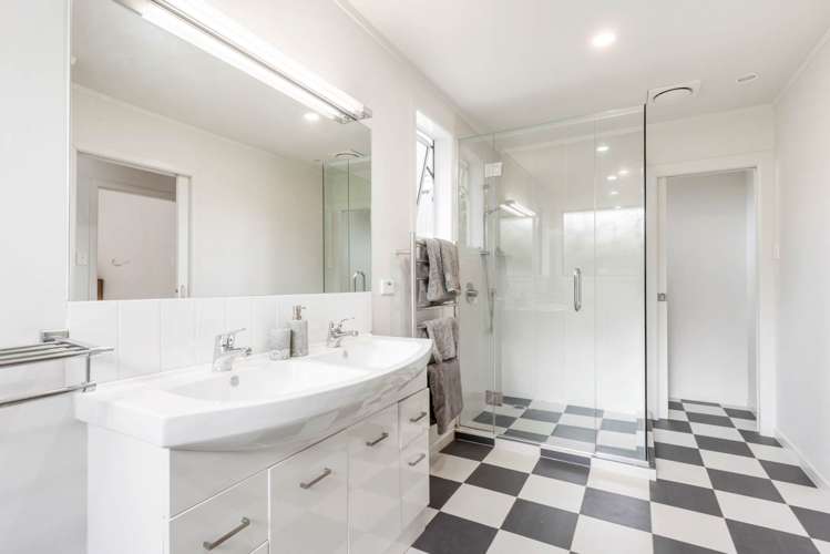 37 Sherwood Avenue Te Atatu South_21