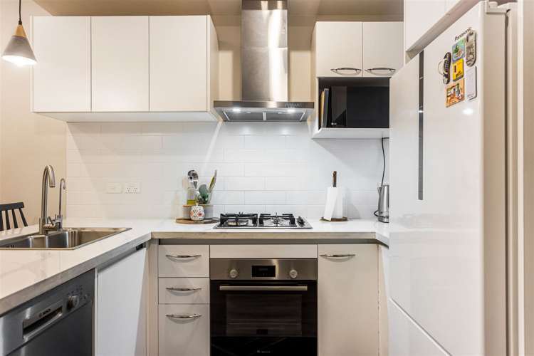 4/6 Hepburn Road Glendene_5