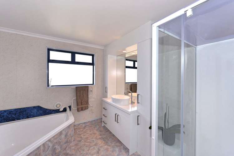 18 Mary Ann Muller Crescent Stoke_11