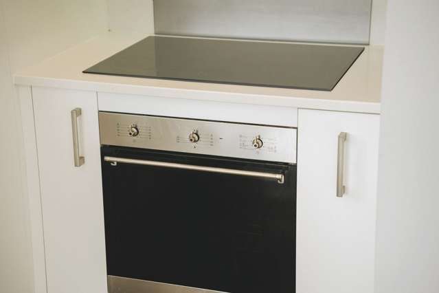 3A Hillview Crescent Paparangi_4