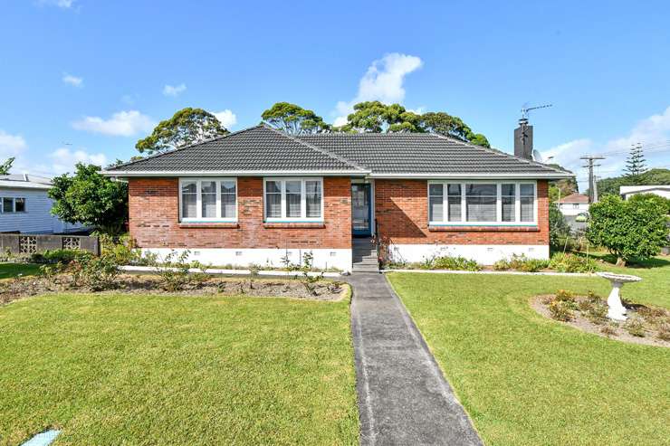 A new three-bedroom townhouse on Russell Road, in Manurewa, fetched $641,200 under the hammer. Photo / Supplied