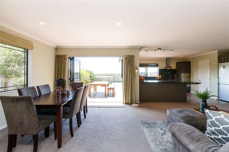 127 Pacific Drive Fitzherbert_9