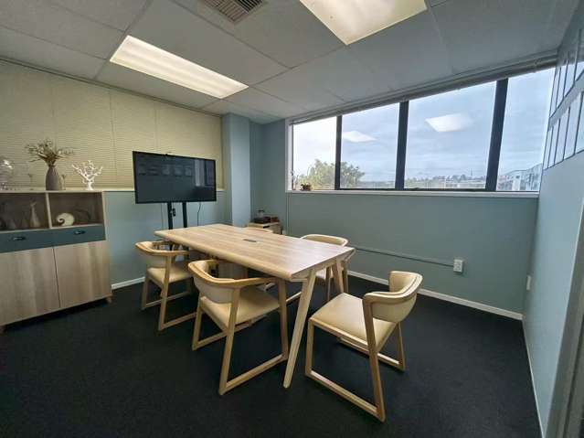 2/36 William Pickering Drive Albany_3