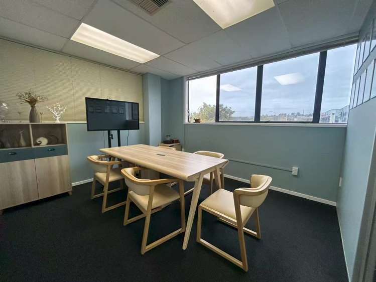 2/36 William Pickering Drive Albany_3