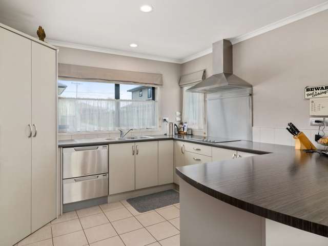 14b Basley Road Owhata_4