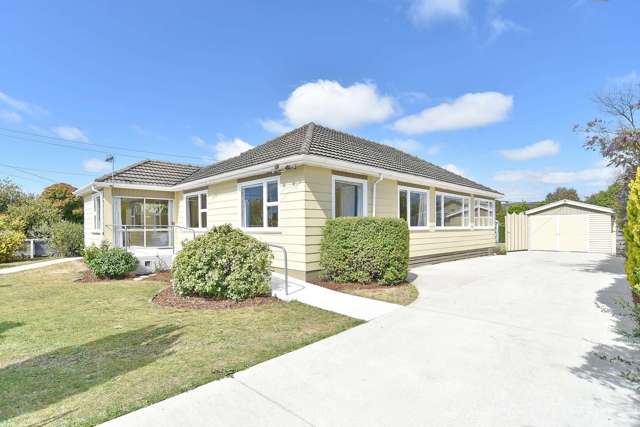Spacious 6 Bed 3 Bath double garage house