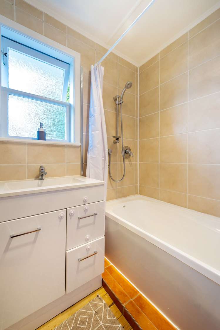 56 Golf Road New Lynn_16