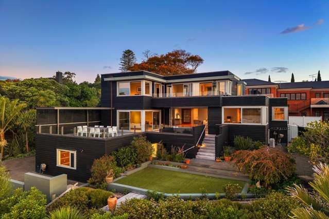 Rare Waterfront Living on Victoria Avenue - DGZ