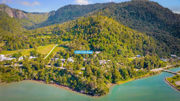 1260 Huia Road Huia_15