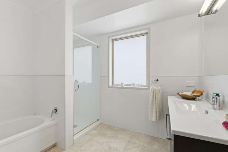 30 Tatahi Cove Papamoa_14