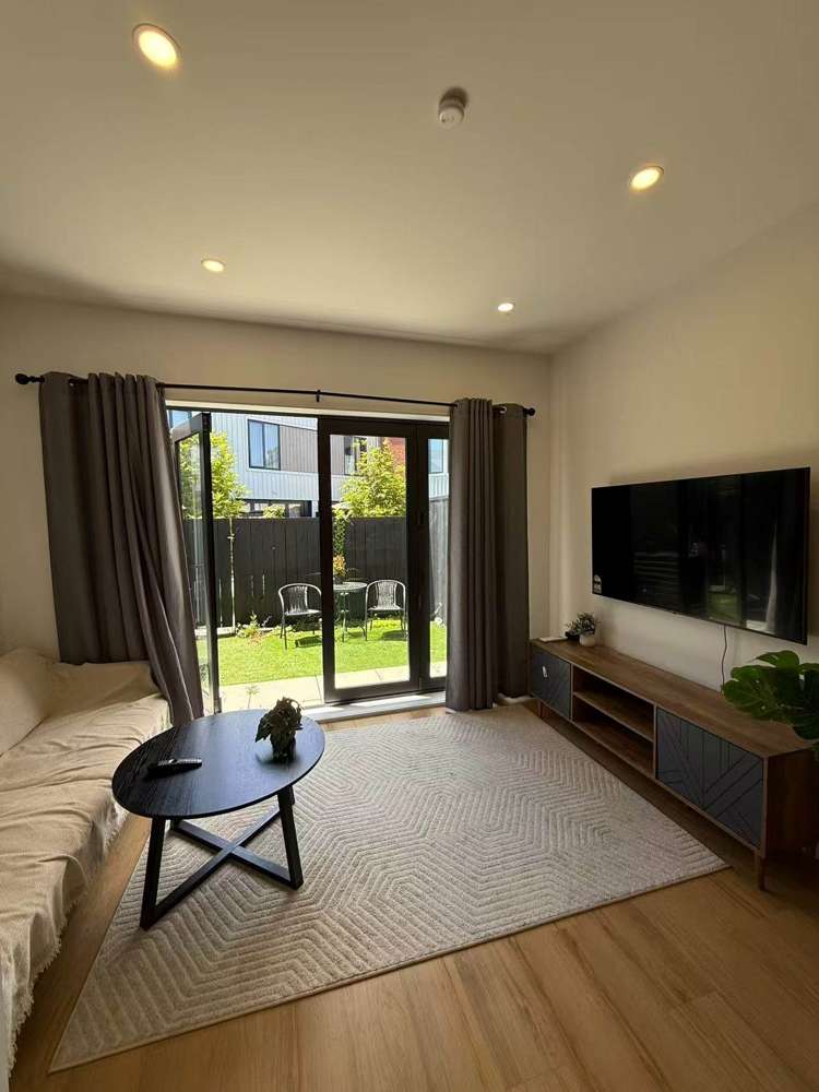 14/666B Great South Road Ellerslie_9