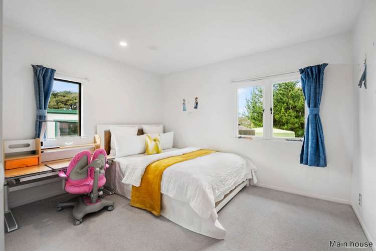 1261 East Coast Road Redvale_16