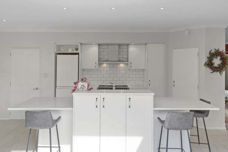 48 Chateau Drive Burnside_2