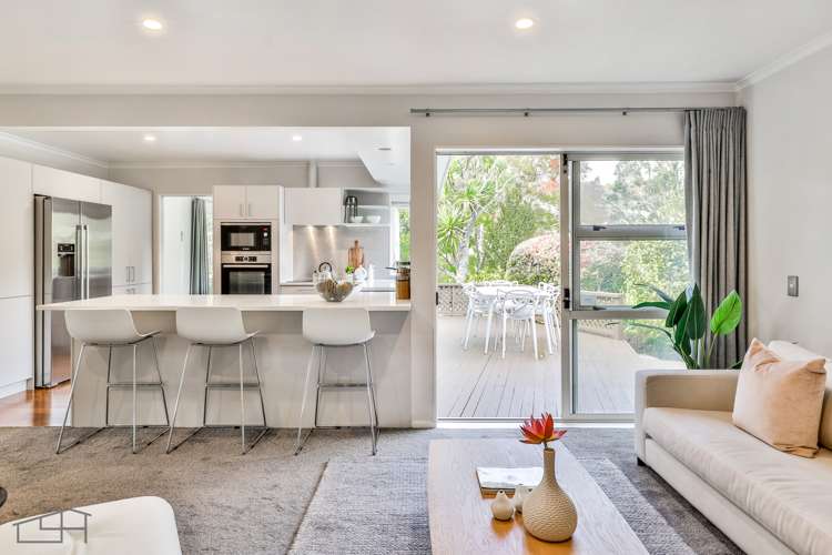 10 Woodfern Crescent Titirangi_11