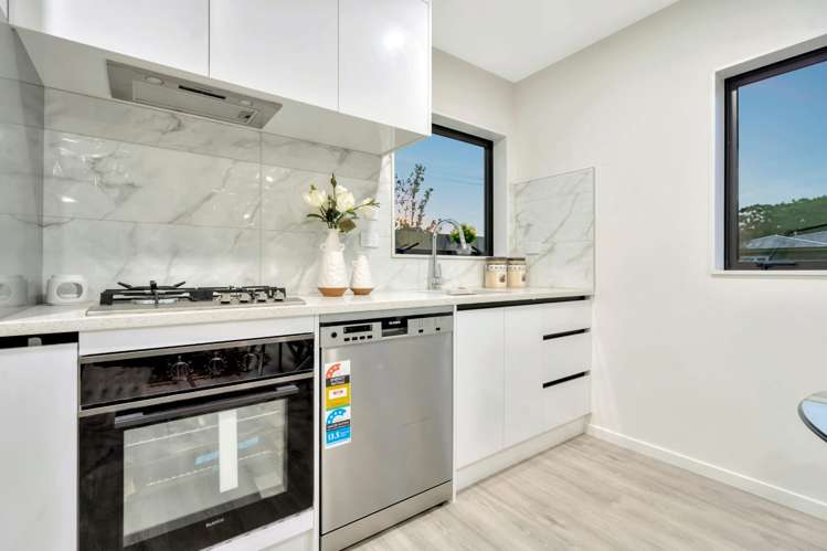 8/16 Clark Road Pahurehure_2