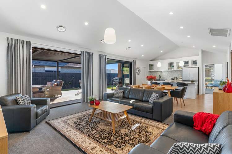 61 Queen Charlotte Drive Aotea_11