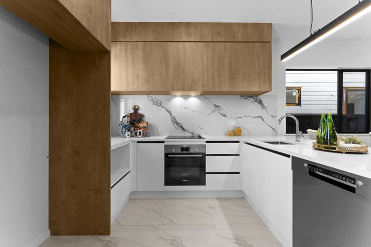 11 Greenbrier Street Westgate_2