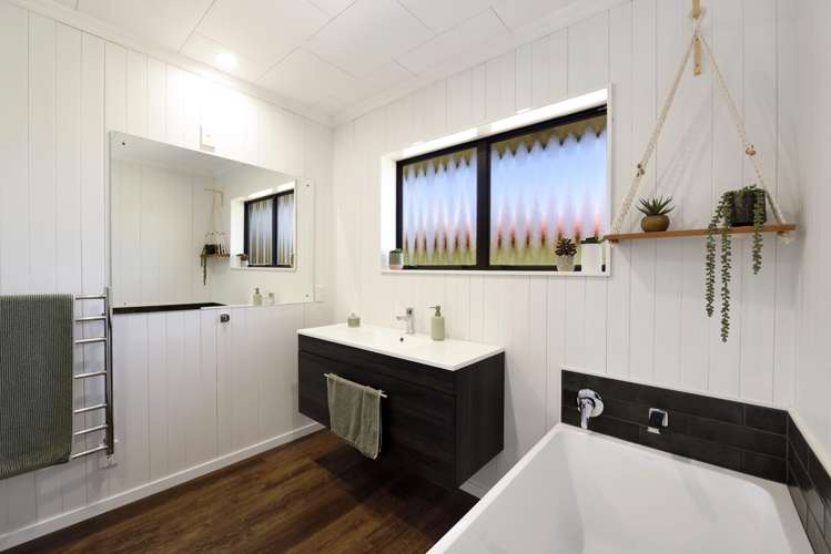 24 Starveall Street Brightwater_15