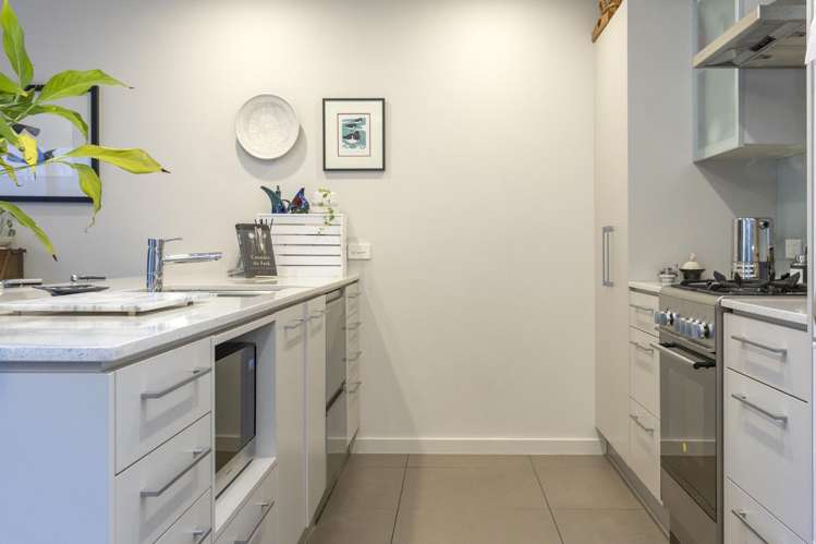 47 Chateau Crescent Rangatira Park_17