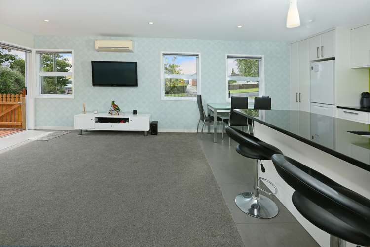 124 Flanshaw Road Te Atatu South_3