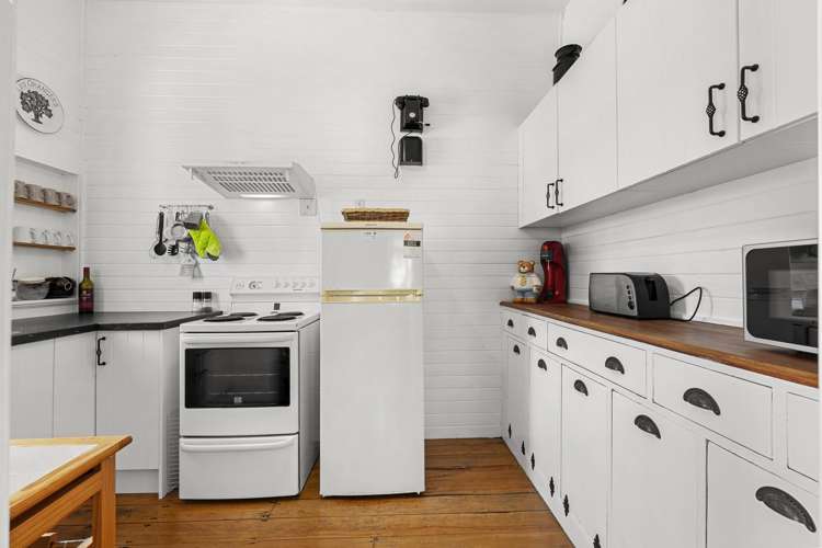 22 Wallis Street Raglan_6